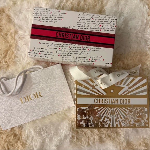 Christian Dior Valentine’s Limited Edition Gift BoxShopping BagGold Dior bag